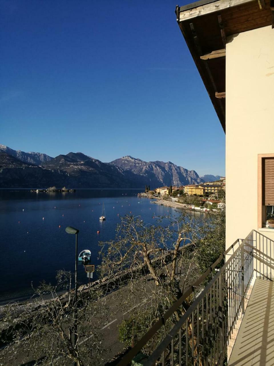 Casa Ines Fronte Lago Aparthotel Brenzone sul Garda Luaran gambar