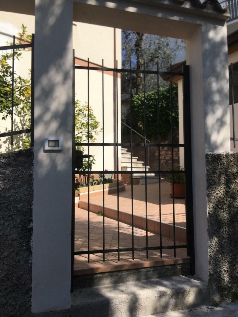 Casa Ines Fronte Lago Aparthotel Brenzone sul Garda Luaran gambar