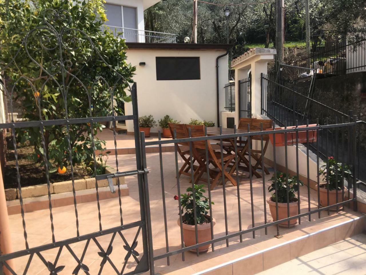 Casa Ines Fronte Lago Aparthotel Brenzone sul Garda Luaran gambar