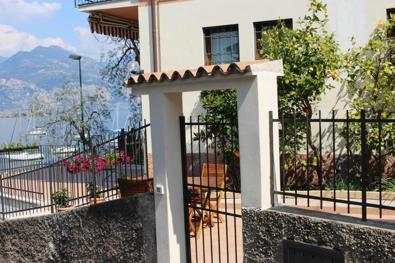 Casa Ines Fronte Lago Aparthotel Brenzone sul Garda Luaran gambar