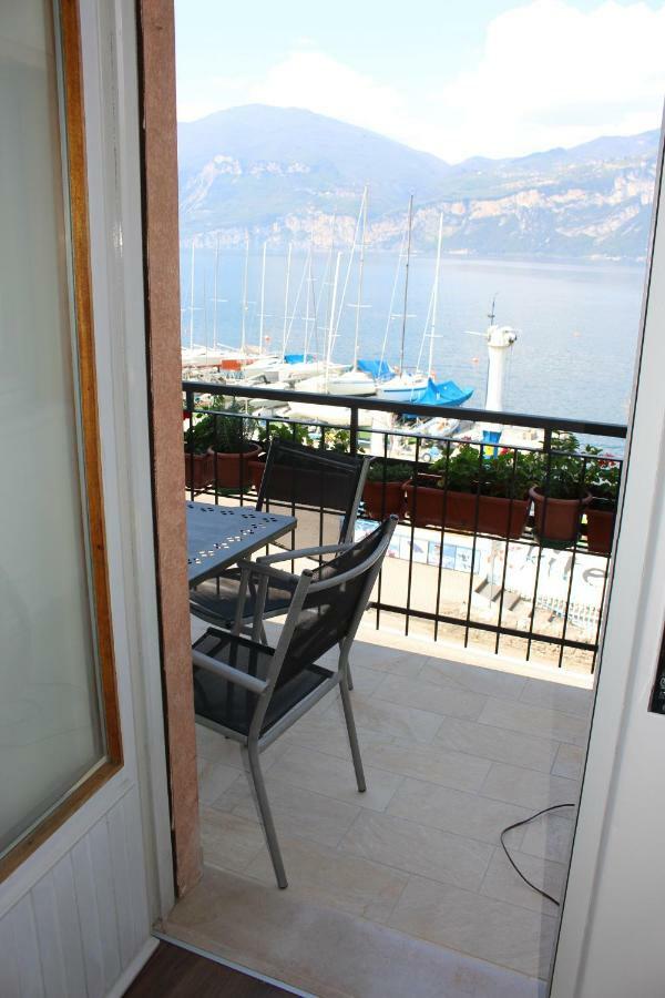 Casa Ines Fronte Lago Aparthotel Brenzone sul Garda Luaran gambar