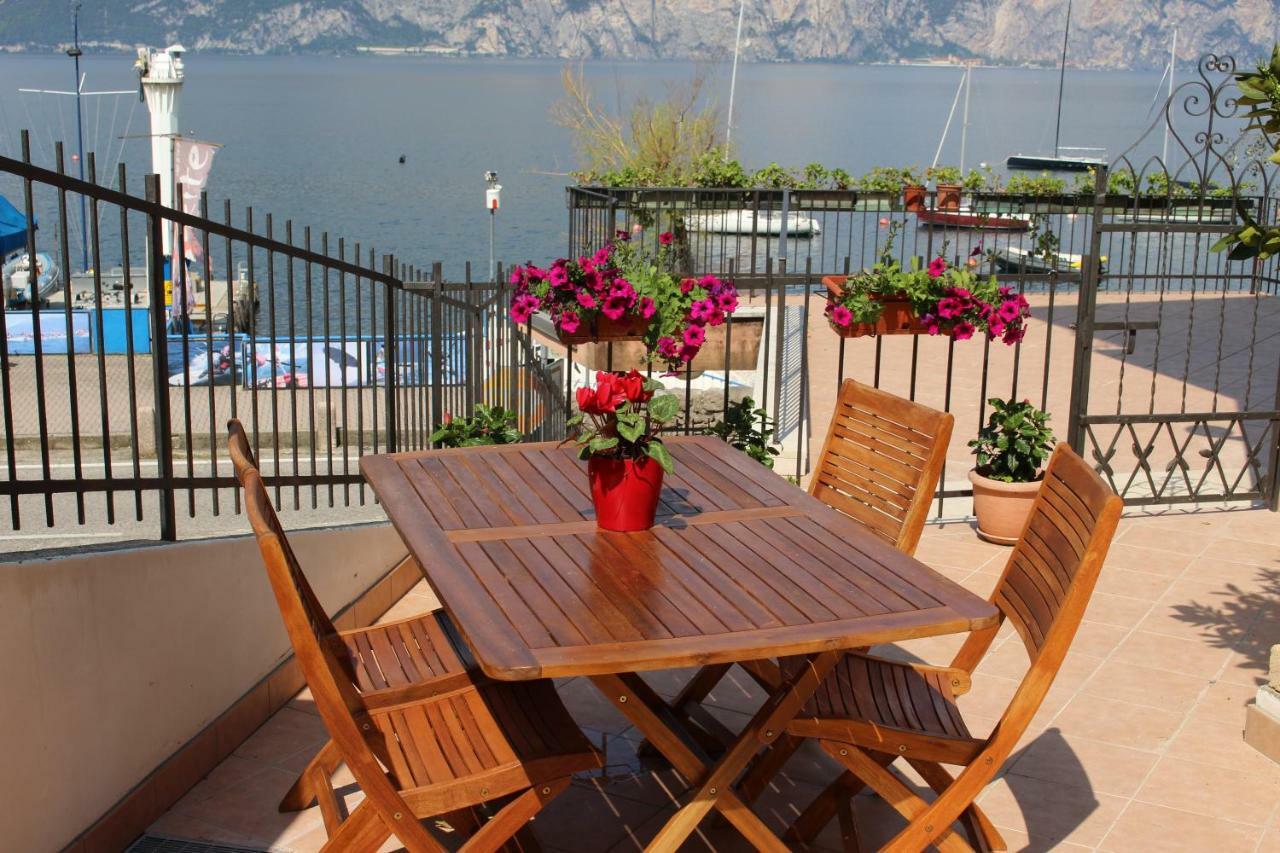 Casa Ines Fronte Lago Aparthotel Brenzone sul Garda Luaran gambar