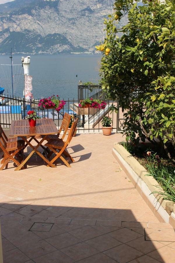 Casa Ines Fronte Lago Aparthotel Brenzone sul Garda Luaran gambar